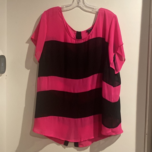 TORRID  HARPER PULLOVER TANK - GEORGETTE BLACK AND PINK SIZE 3 - Picture 3 of 4